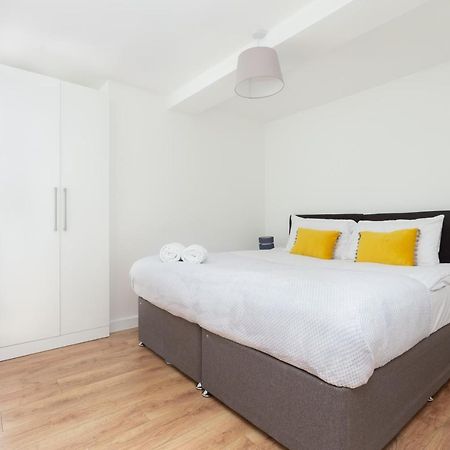 Skyvillion - Cozy Apartments In Enfield Town With Free Parking & Wifi מראה חיצוני תמונה